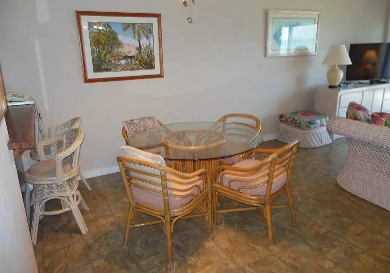 ホテル Kahana Sunset