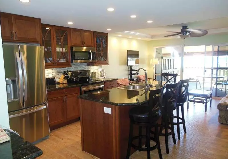 ホテル Kahana Sunset