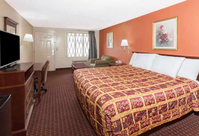 فندق Knights Inn Tucker