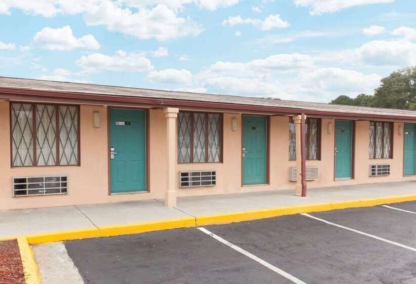 酒店 Knights Inn Tucker