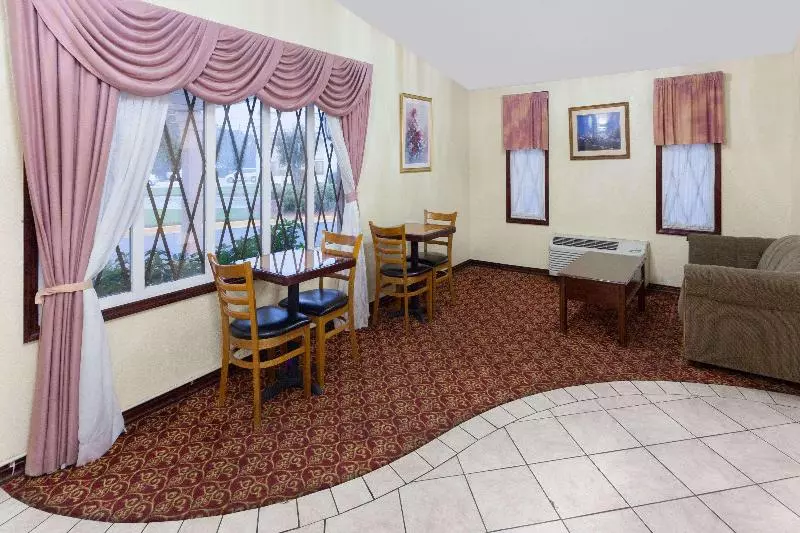 فندق Knights Inn Tucker