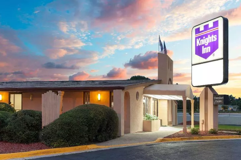 فندق Knights Inn Tucker