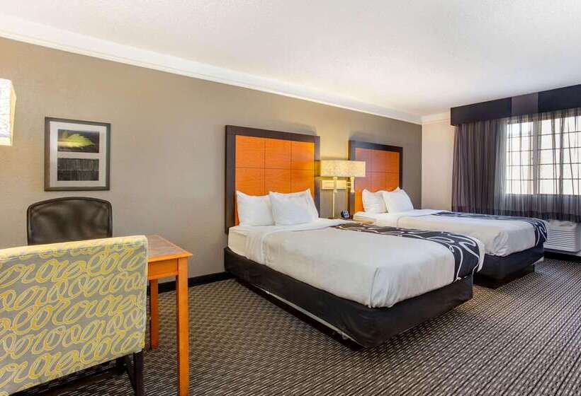 فندق La Quinta Inn By Wyndham Champaign