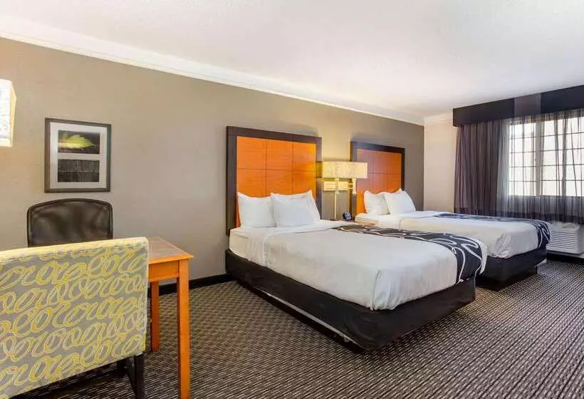 ホテル La Quinta Inn By Wyndham Champaign