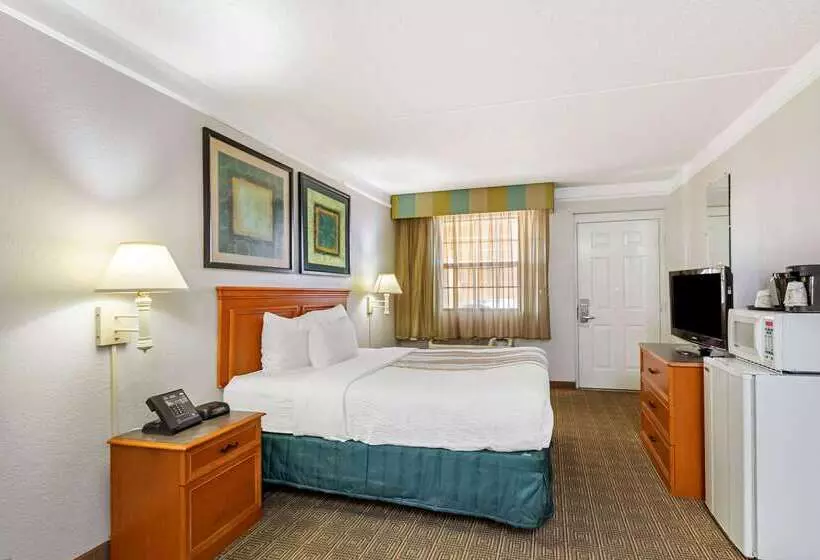 בית מלון כפרי La Quinta Inn By Wyndham El Paso West