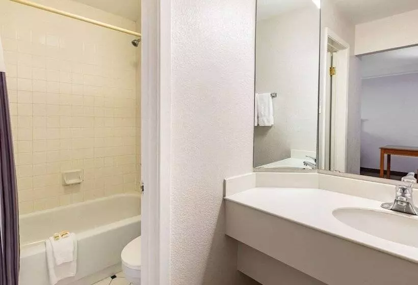 בית מלון כפרי La Quinta Inn By Wyndham El Paso West