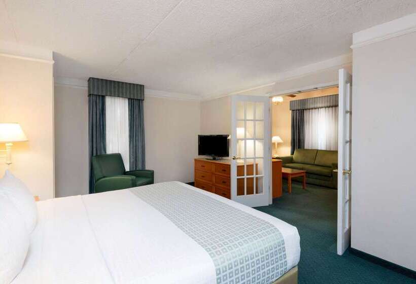 هتل La Quinta Inn By Wyndham Farmington