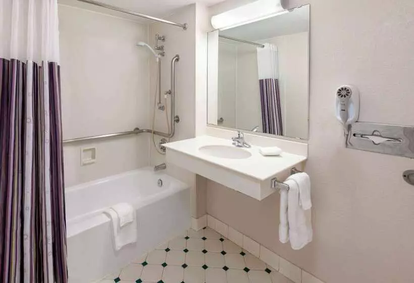 בית מלון כפרי La Quinta Inn By Wyndham Farmington