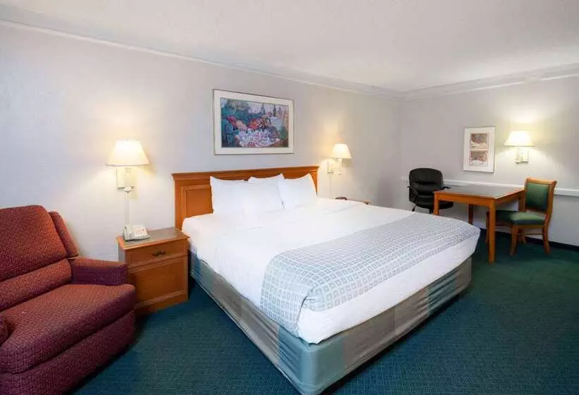 בית מלון כפרי La Quinta Inn By Wyndham Farmington