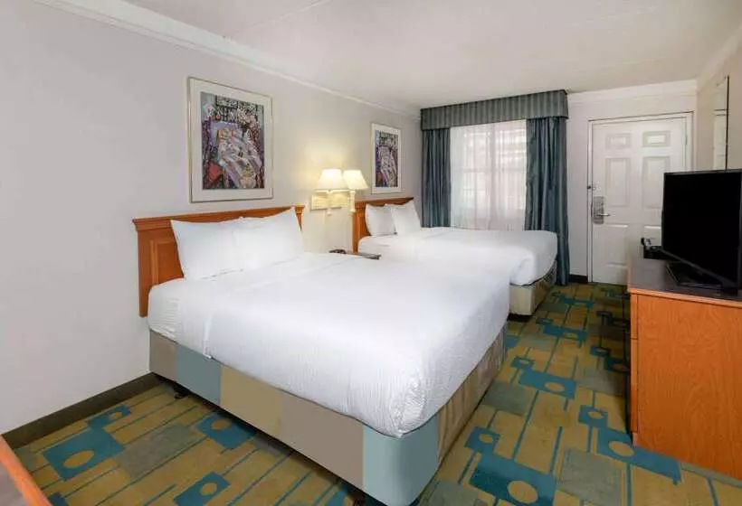 בית מלון כפרי La Quinta Inn By Wyndham Farmington