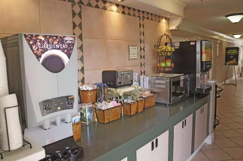 בית מלון כפרי La Quinta Inn By Wyndham Farmington