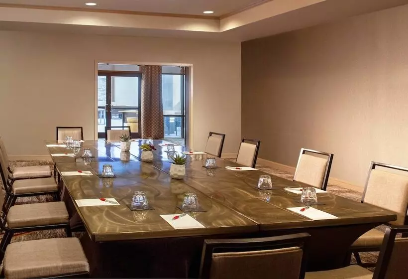 هتل Marriott Raleigh Durham Research Triangle Park