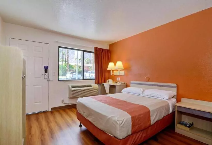 Motel 6 Palm Springs, Ca   East   Palm Canyon