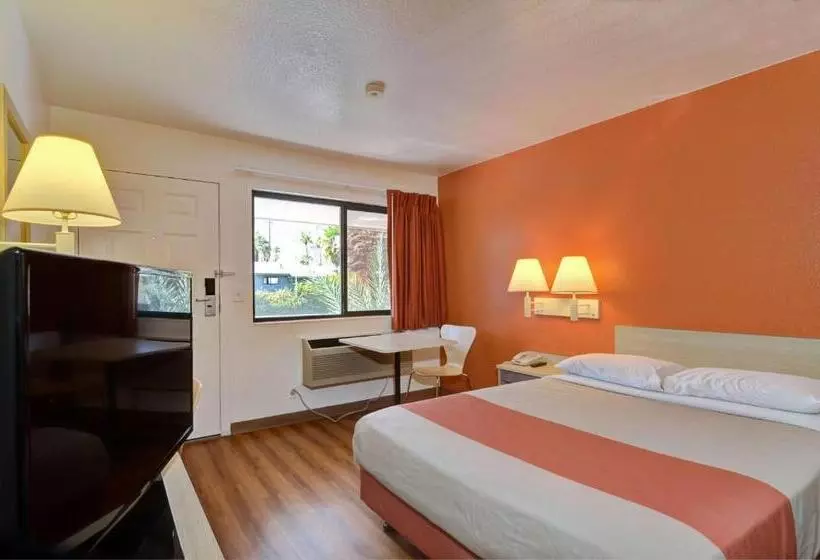 Motel 6 Palm Springs, Ca   East   Palm Canyon