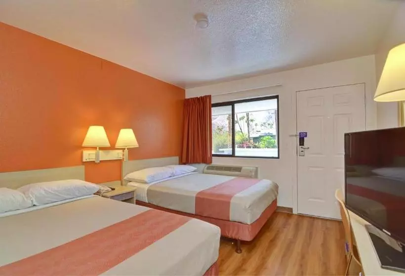 Motel 6 Palm Springs, Ca   East   Palm Canyon