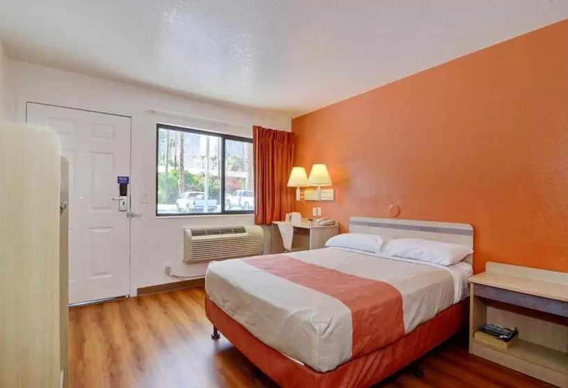 Motel 6 Palm Springs, Ca   East   Palm Canyon