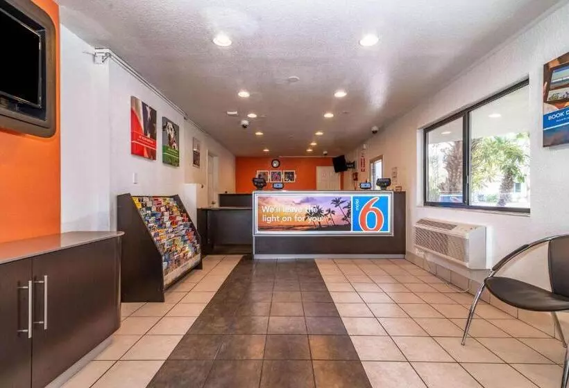 Motel 6 Palm Springs, Ca   East   Palm Canyon