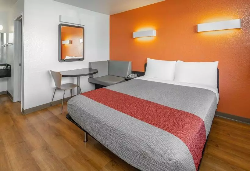 Motel 6 Ventura, Ca   Beach