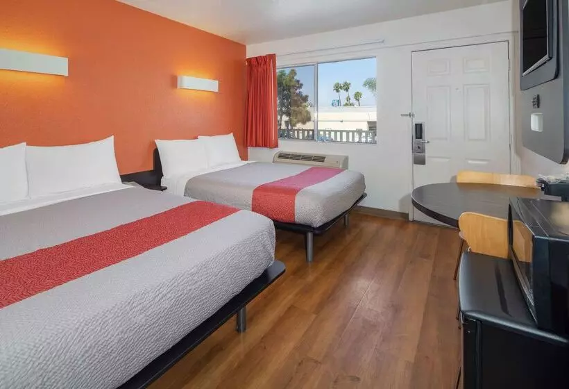 Motel 6 Ventura, Ca   Beach