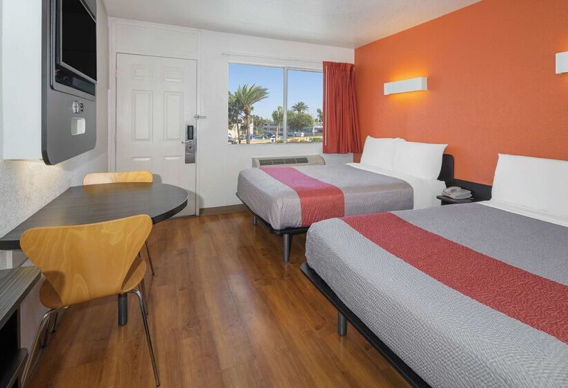 Motel 6 Ventura, Ca Beach