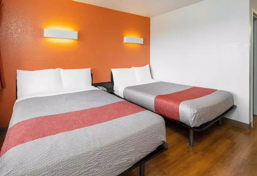 Motel 6 Ventura, Ca   Beach