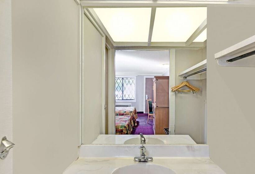 مُتل Knights Inn Austell