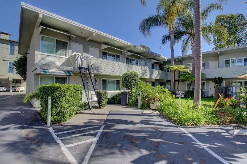 Мотель La Avenida Inn