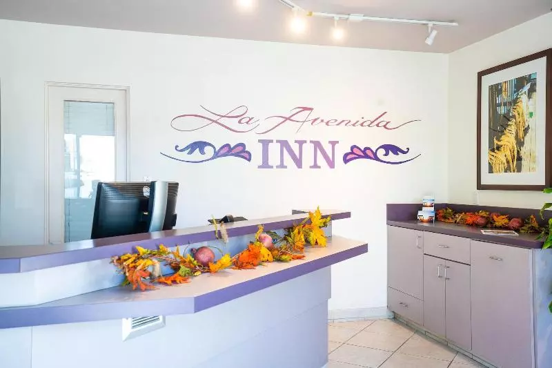 Мотель La Avenida Inn