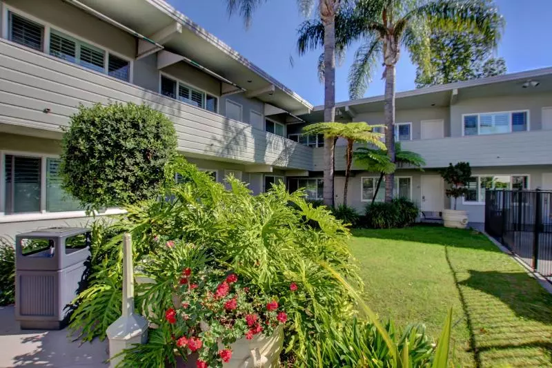 Мотель La Avenida Inn