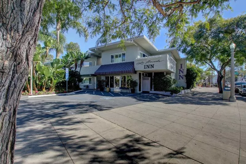 Мотель La Avenida Inn