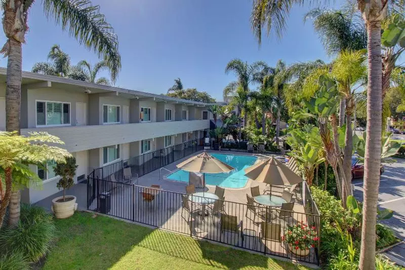 Мотель La Avenida Inn