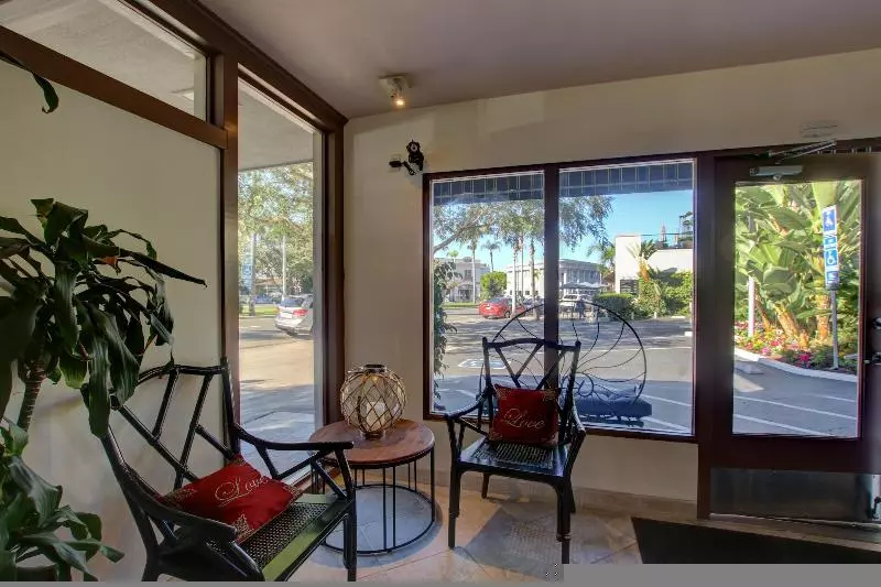 Мотель La Avenida Inn