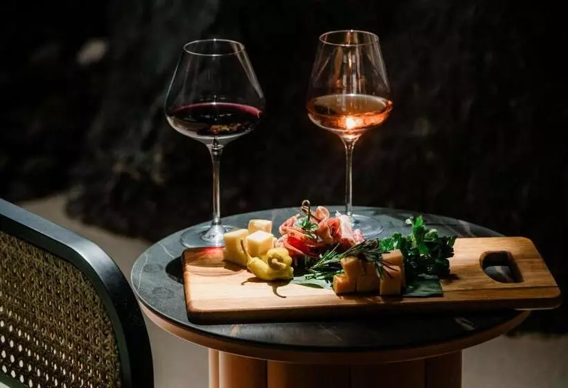 Outrigger Kona Resort And Spa