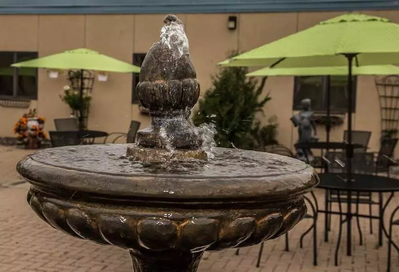 Hotel Baymont By Wyndham Fargo