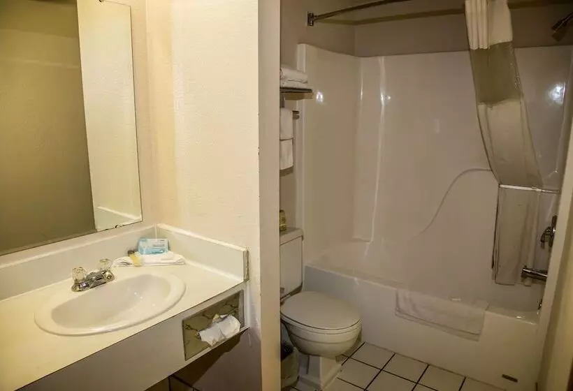 Hotel Baymont By Wyndham Fargo