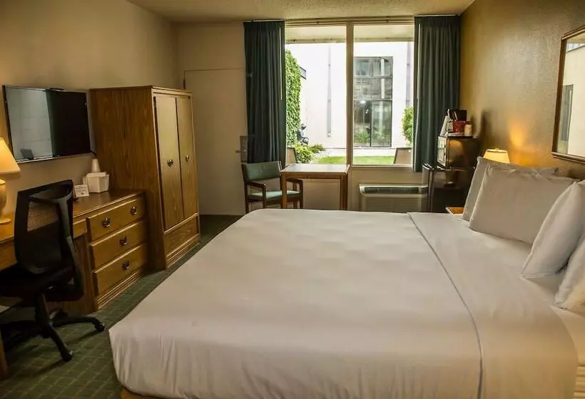 Hotel Baymont By Wyndham Fargo