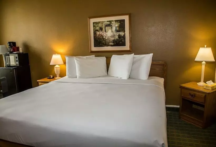 Hotel Baymont By Wyndham Fargo