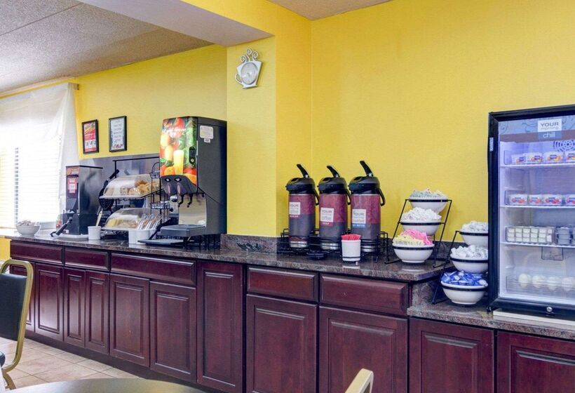 בית מלון כפרי Comfort Inn University Center