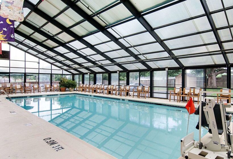 בית מלון כפרי Comfort Inn University Center