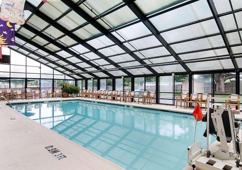 בית מלון כפרי Comfort Inn University Center