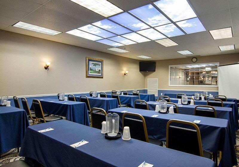 בית מלון כפרי Comfort Inn University Center