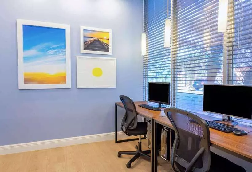 호텔 Days Inn By Wyndham Titusville Kennedy Space Center