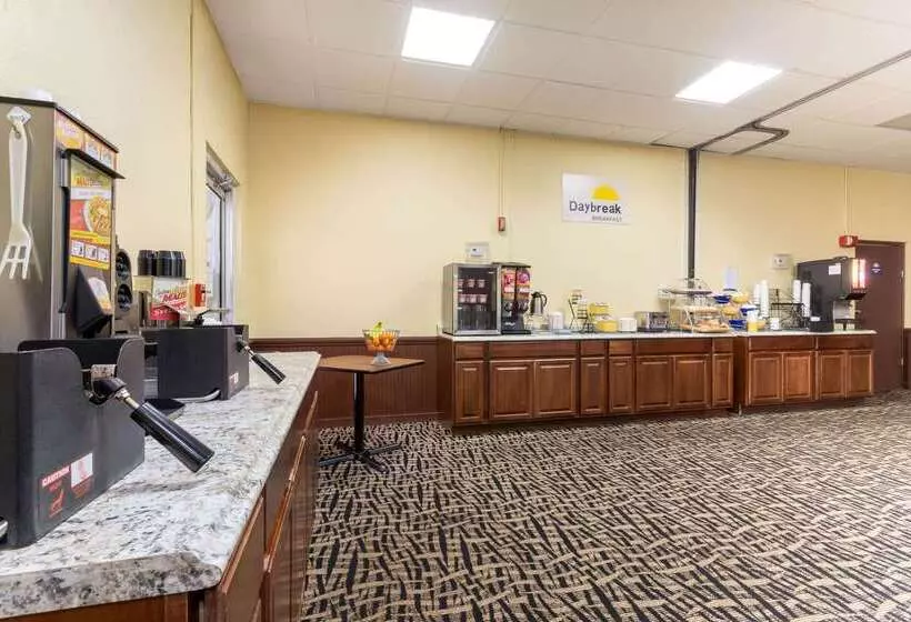 호텔 Days Inn By Wyndham Titusville Kennedy Space Center