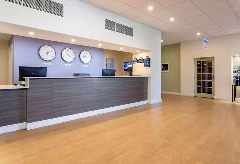 호텔 Days Inn By Wyndham Titusville Kennedy Space Center