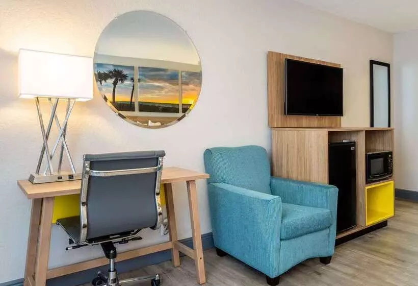 호텔 Days Inn By Wyndham Titusville Kennedy Space Center