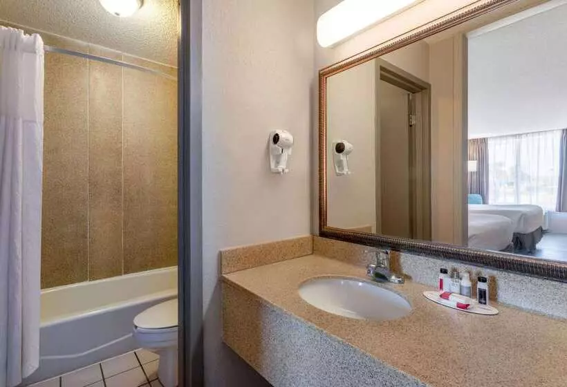 호텔 Days Inn By Wyndham Titusville Kennedy Space Center