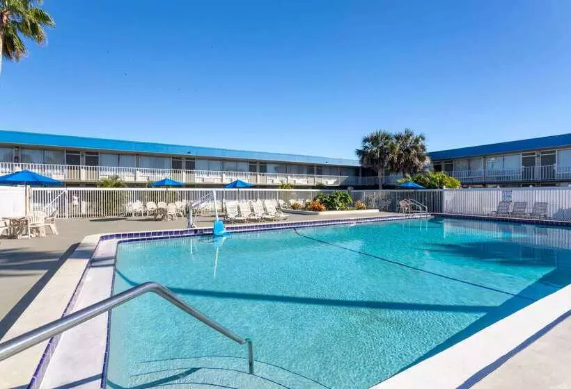 호텔 Days Inn By Wyndham Titusville Kennedy Space Center