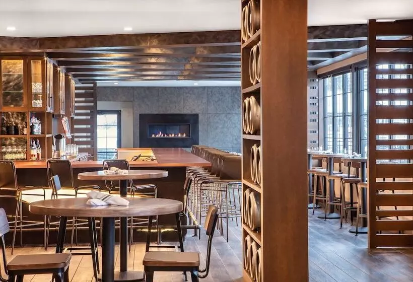 Delta Hotels By Marriott Burlington