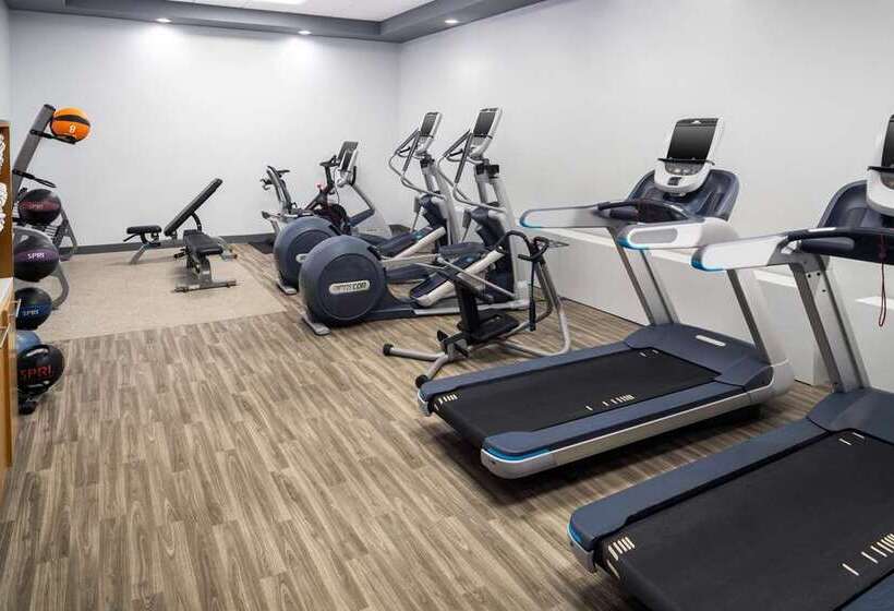 فندق Embassy Suites By Hilton Orlando North