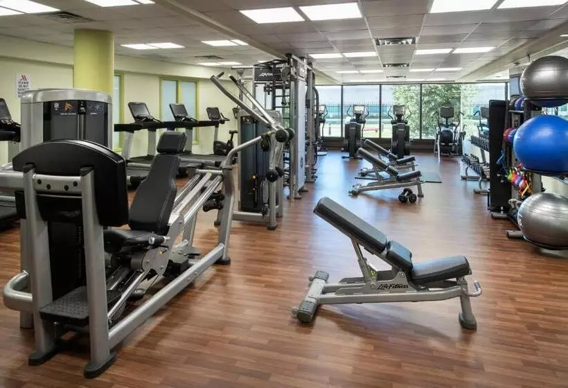 Отель Newark Liberty International Airport Marriott